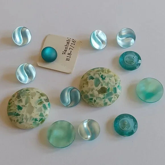 13 Retro Blue Vintage Buttons - Picture 4 of 12